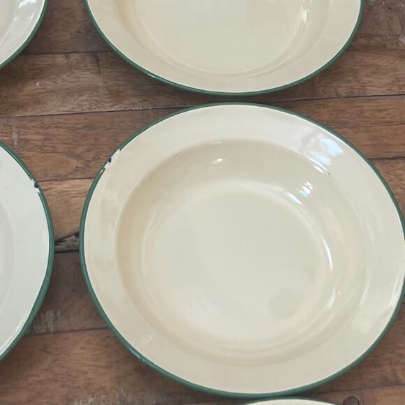 Vintage Cream with Green Trim Enamelware Bowls 7" Set of 8 Country Farmhouse - Picture 7 of 14